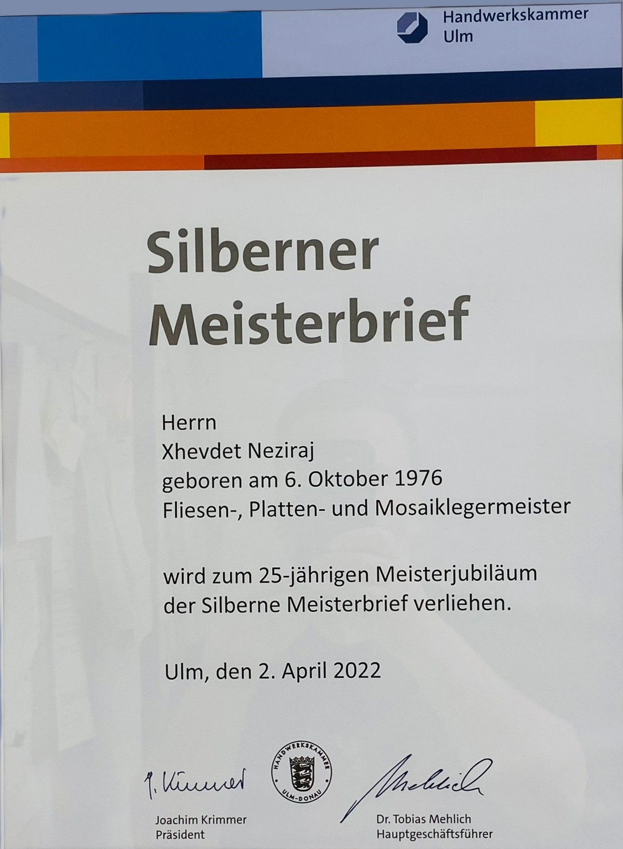 Silberner Meisterbrief der Handwerkskammer Ulm für Xhevdet Neziraj, Fliesen-, Platten- und Mosaiklegermeister, verliehen im April 2022